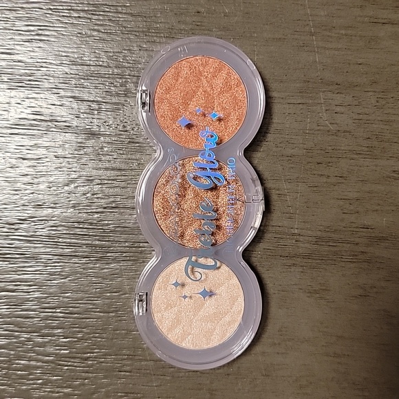 2 FIR $20. Kleancolor "Treble Glow - Moonlit" Highlighter Trio - Picture 3 of 4